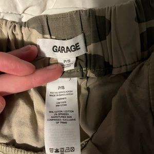 Camo cargo pants size medium from garage